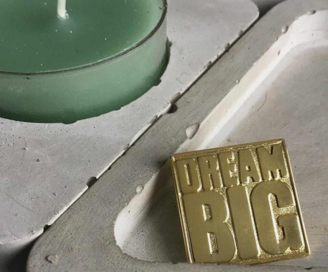 Dream Big Pin Bage