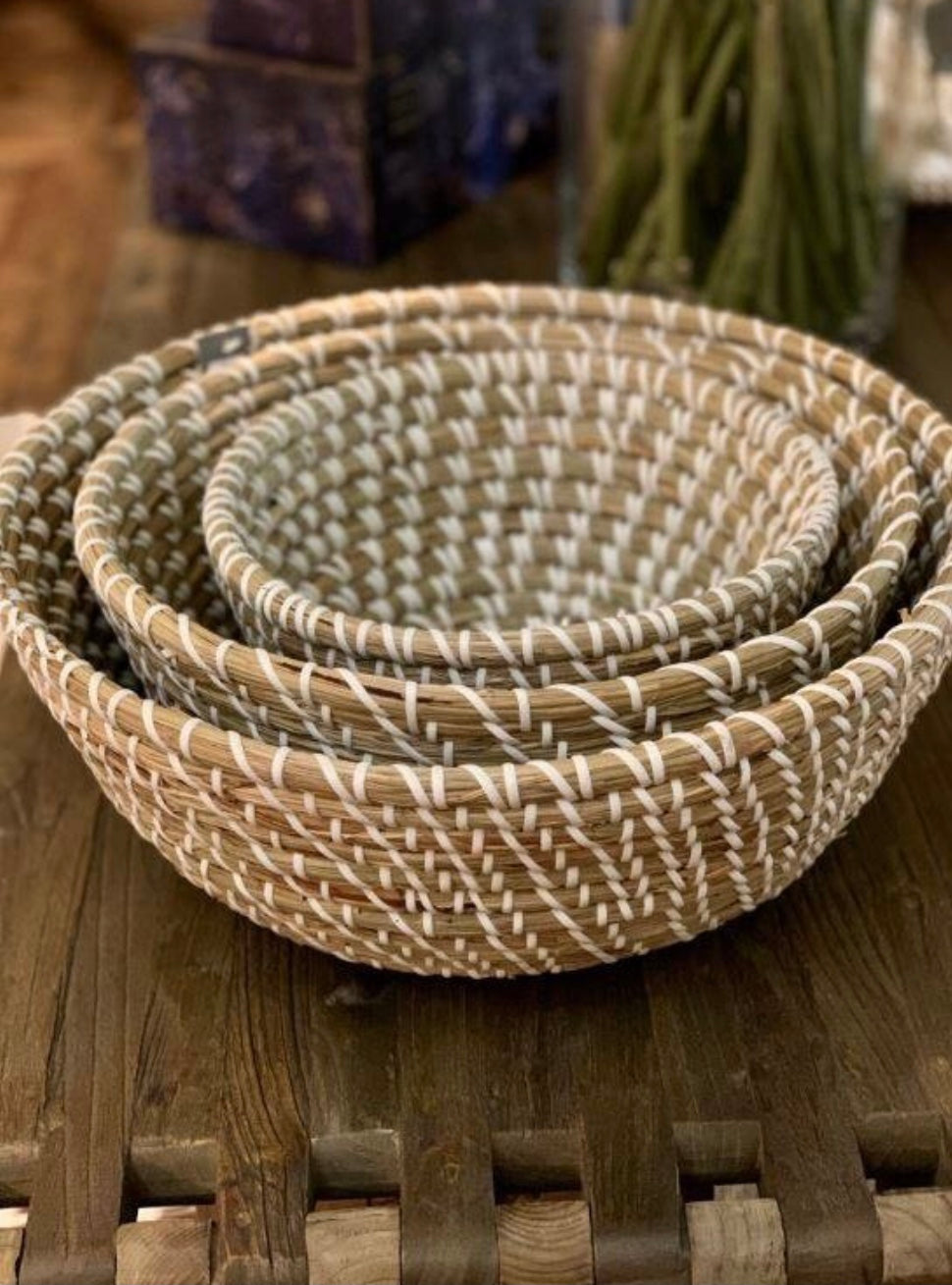Round woven Seagrass Bowl